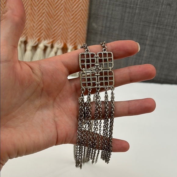 Elegant Silver Chain Necklace with Tassel - Picture 5 of 6